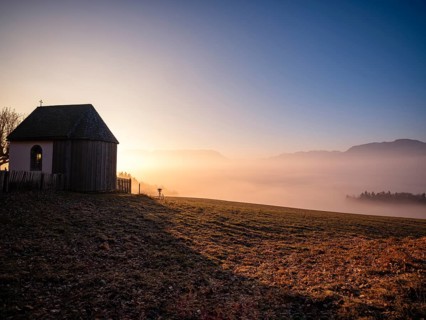 Chapel above high fog at sunrise, Untersberg in the back, Högl, Anger, Berchtesgadener Land, Upper