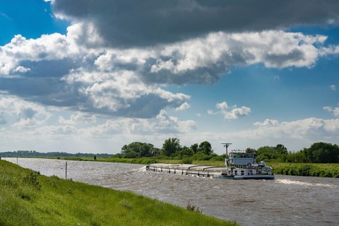 Barge on the Hunte, Holle, Hude, Lower Saxony, Germany