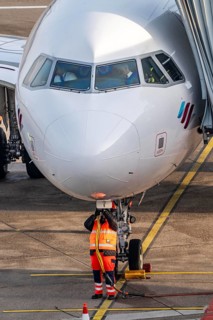 Ground crew installs ground power, power supply for the aircraft after stopping at the parking