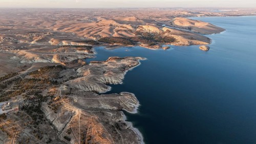In northeast Syria on January 19, 2026, the Syrian Army officially took control of the Tishrin Dam,