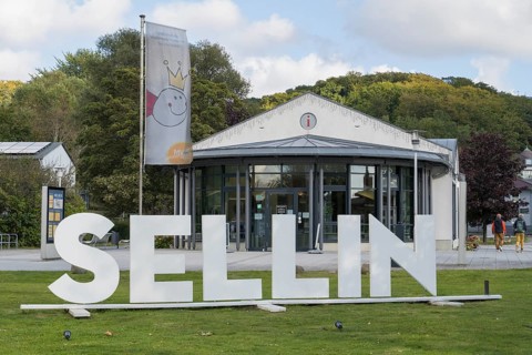 Large letters stand in a meadow and form the word SELLIN, Tourist-Information, Sellin, Baltic