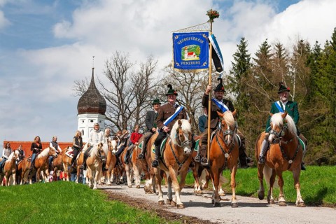 Traditional Georgiritt an der Hubkapelle Penzberg, Georgiverein, horses, riders, Upper Bavaria,