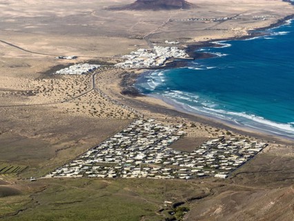 View from Peñas del Chache to Caltea de Famara, Caleta de Famara, Lanzarote, Canary Islands, Spain