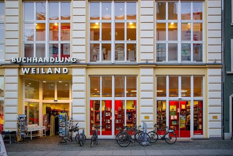 Weiland bookstore with bicycles parked in front of it, at the fish market in the Hanseatic City of