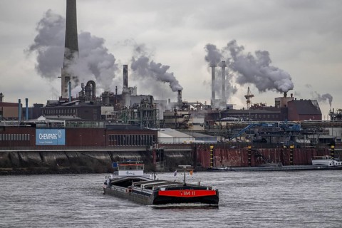 Chempark Krefeld-Uerdingen, around 40 companies are located in the chemical park on the Rhine,