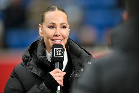 DAZN reporter presenter Sylvia Walker interviewed microphone micro logo portrait smiling PreZero