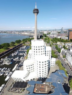 Gehry Bauwerke im Medienhafen Düsseldorf, North Rhine-Westphalia, Germany