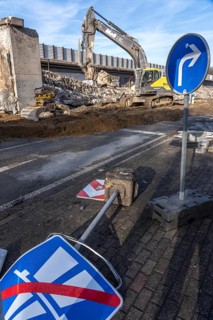 Demolition of the 120 meter long motorway bridge of the A516, across Teutoburger Straße in