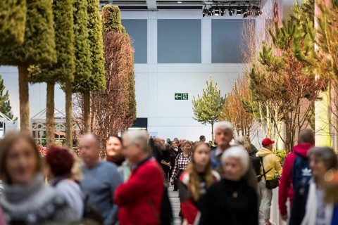 Visitors walk through the flower hall at the Green Week on the exhibition grounds in Berlin on 16