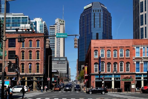 Building and road junction in Nashville during daylight, Nashville, Tennessee, USA