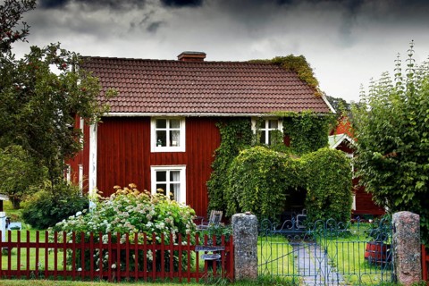 Charming red house with well-kept garden inspired by Astrid Lindgren's Bullerbü, Svedstorp,