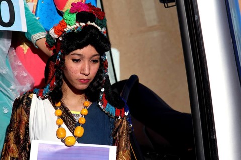 Young woman in traditional dress during the Miss Election at the Fête des Roses, El Kelâa m'Gouna,
