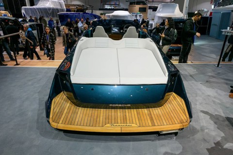 Press photo View of the rear end of luxurious sports boat Frauscher x Porsche 790 Spectre at Messe