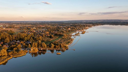 Lembruch, Lower Saxony, Germany, view of Lake Dümmer with adjacent weekend house settlements and