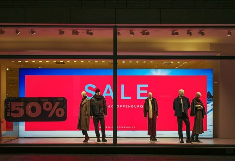 Night view, sale, shop window, window display, Peek & Cloppenburg, logo, department store chain,