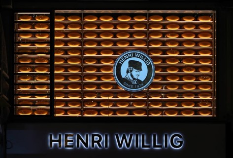 Night view, Henri Willig, cheese, logo, retail, shop, downtown, city, pedestrian zone,