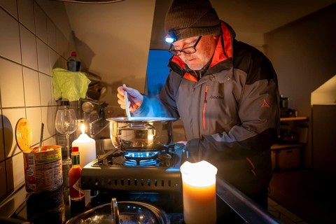 Symbolic picture blackout, extensive, prolonged power failure, in private settings, without