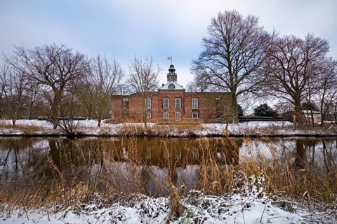 The river Niers with Hertefeld Castle in winter, Weeze, Lower Rhine, North Rhine-Westphalia,