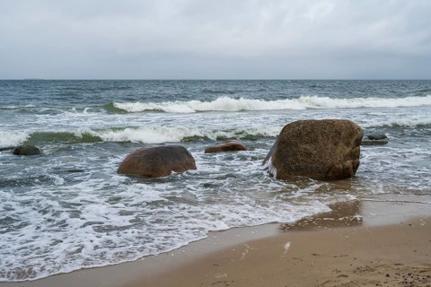 Boulders and waves on the coast, sandy beach, Baltic resort Göhren, Baltic Sea, Rügen island,