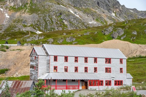 Workers accommodation, former Gold Mine Independence Mine building in mountainous landscape,