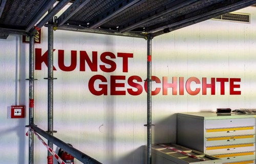 Technical University in Berlin, provisional information sheets and signs at an indoor construction