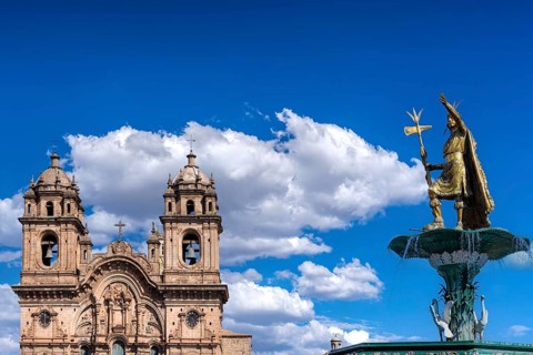 Peru, Cusco, Central Plaza de Armas square in historic city center with churches, monuments and