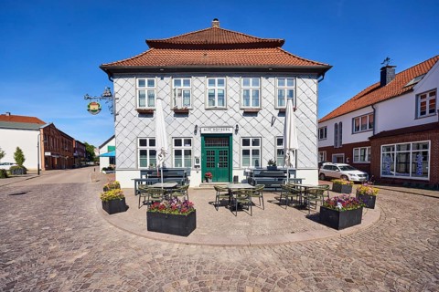 Alte Hofburg Imperial Palace pub, general architecture, commercial building, metal cladding,