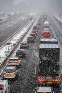 The onset of winter in North Rhine-Westphalia, heavy snowfall, A3 motorway near Hilden, near