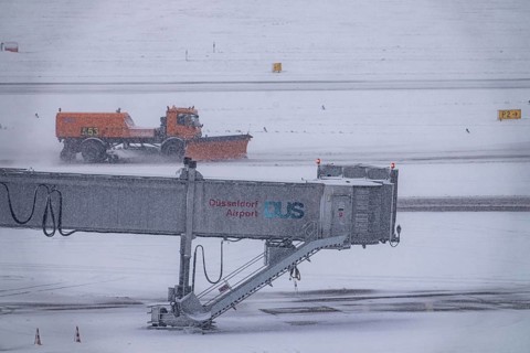 The onset of winter in North Rhine-Westphalia, flight operations are maintained at Düsseldorf