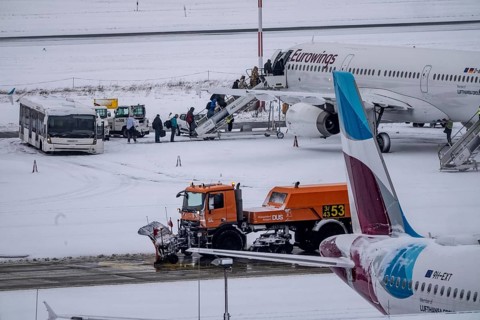 The onset of winter in North Rhine-Westphalia, flight operations are maintained at Düsseldorf