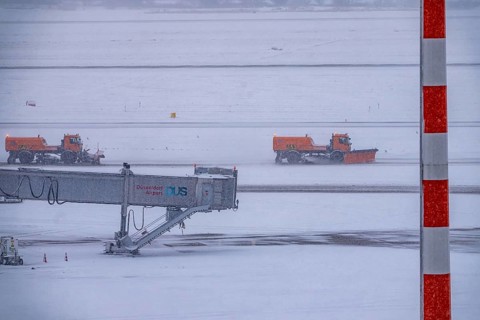 The onset of winter in North Rhine-Westphalia, flight operations were maintained at Düsseldorf