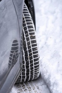 Winter tires, cars, in snow, tread