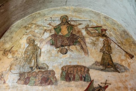 Issoire. Pillar (The Annunciation made to Mary) . The figures are illuminated by colorful light