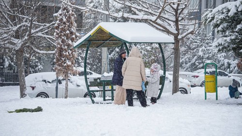 In Gaziantep, Turkey, on December 31, 2025, children and families enjoy winter activities as they