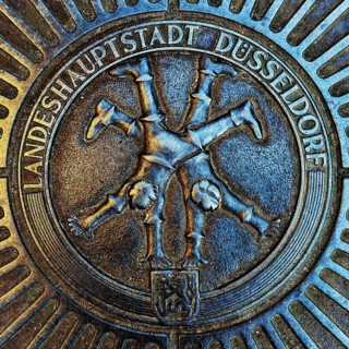 Manhole cover with classic depiction of the racket, landmark of the state capital Düsseldorf, North