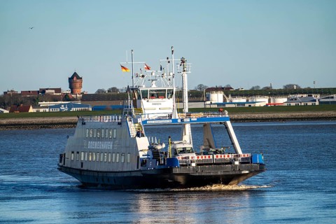 Weser ferry, ferry vessel Bremerhaven in the mouth of the Weser, connects Bremerhaven with