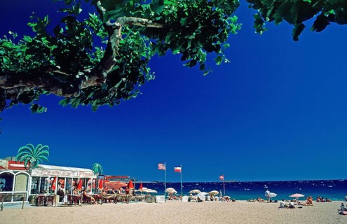 Beach, people, restaurant, St-Raphael, Côte d'Azur, Mediterranean, southern France, June 1999,