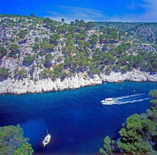 Boats, Port-Pin bay, Massif des Calanques, Bouches-du-Rhône department, southern France, June 1999,