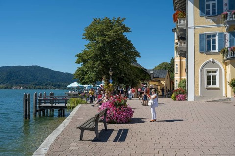 Historic town hall, tourists on the promenade on the shores of Tegernsee, town of Tegernsee, Upper