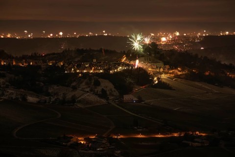 New Year's Eve view from Kapellberg near Fellbach towards Rotenberg. View of the grave chapel in