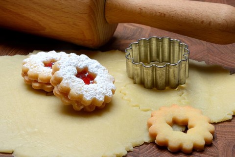 Cut out cookies with cookie mold, rogue and wallholz