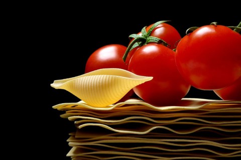 Lasagna leaves and conchiglione noodle with tomatoes, pasta