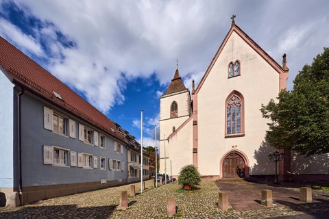 St. Martin parish church, neo-Gothic style, church tower, church tower clock, flagpoles, barrier