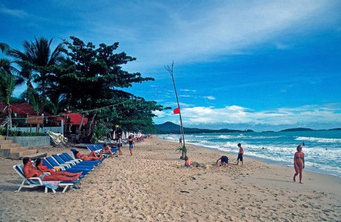 People, deckchairs, Chaweng Beach on Ko Samui, Thailand, December 2002, vintage, retro, old,