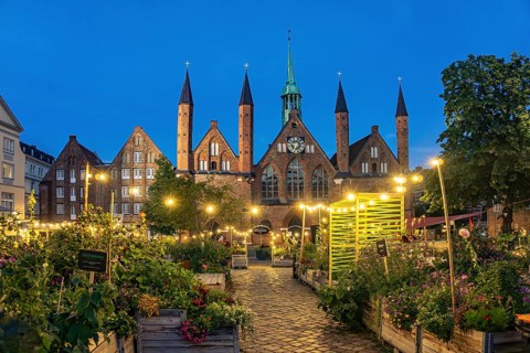 Bürgergärten am Geibelplatz and Heiligen-Geist-Hospital at dusk, Hanseatic City of Lübeck,