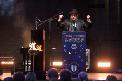 Yehuda Teichtal (Rabbi of the Chabad-Lubavitch movement) speaks at the lighting of lights to mark