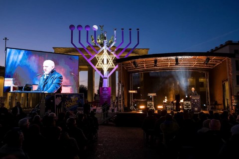 Kai Wegner (Governing Mayor of Berlin) speaks at the lighting of lights to mark 20 years of