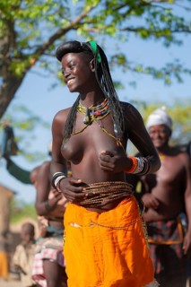 Traditional dance, brightly decorated woman of the Hakaona tribe, also Havakona or Hakawona, near