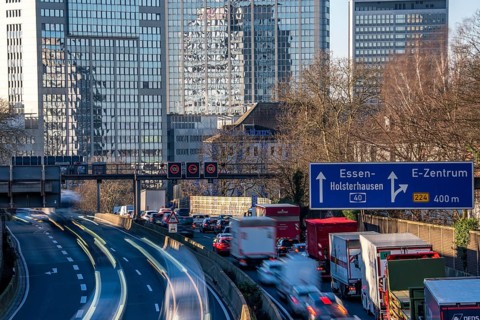 The A40 motorway, Ruhrschnellweg, in Essen, city skyline, Evonik office building, traffic jam in