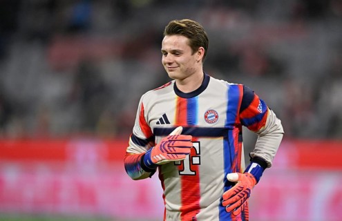 Warm-up Training Goalkeeper Jonas Urbig FC Bayern Munich FCB (40) smiles Gesture Gesture Allianz